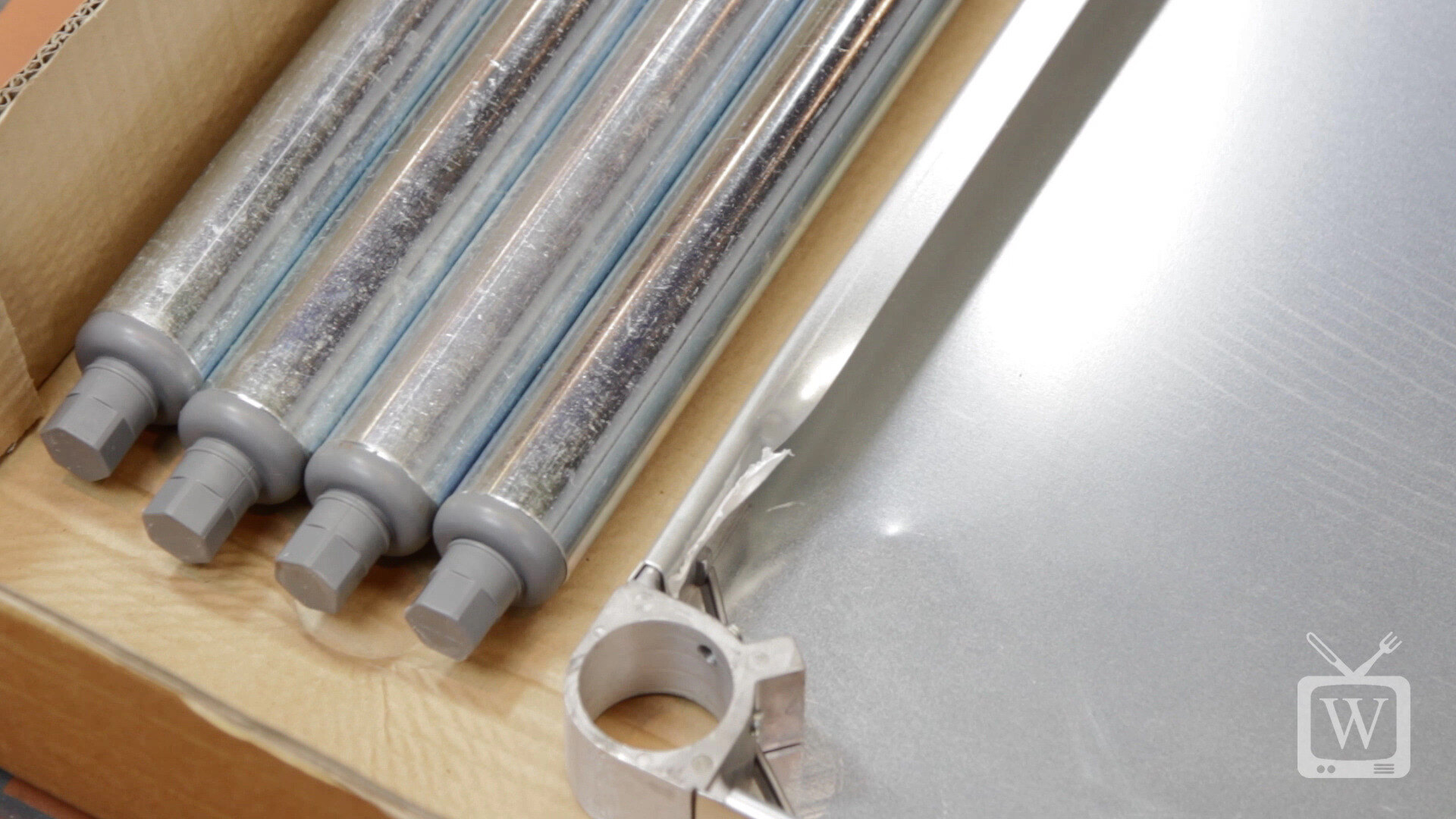 How to Assemble a Stainless Steel Equipment Stand How to Assemble a Stainless Steel Equipment Stand